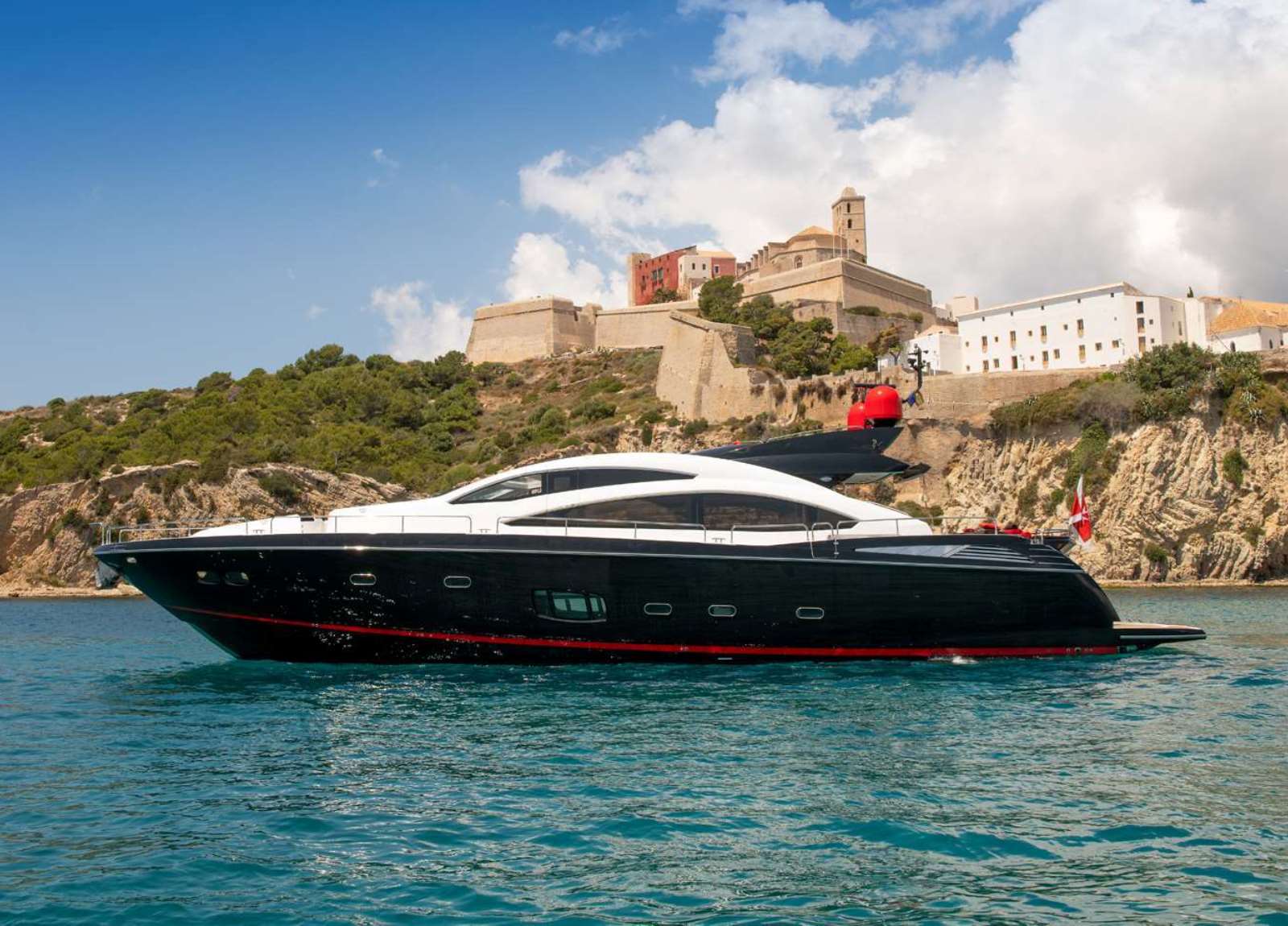 SUNSEEKER  PREDATOR 84 - 2010 (refitting 2018)